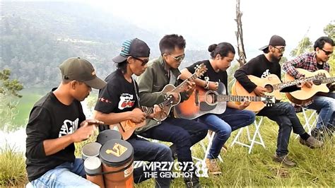 Jangan Ada Dusta Di Antara Kita Acoustic Pengamen Jos The Gendhot Youtube