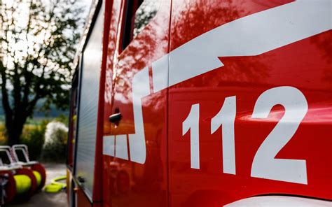 Waldbrand In St Ingbert Quadratmeter Waldboden Stehen In Flammen