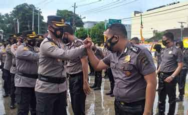 Naik Pangkat 39 Personel Polres Pangkalpinang Sujud Syukur Disiram