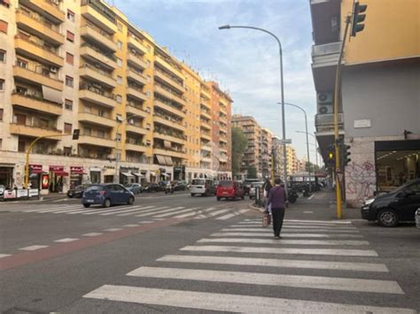 Locale Commerciale Via Veturia Roma Rif Immobiliare It