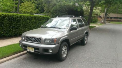 Find Used 2001 Nissan Pathfinder SE Sport Utility 4 Door 3 5L In