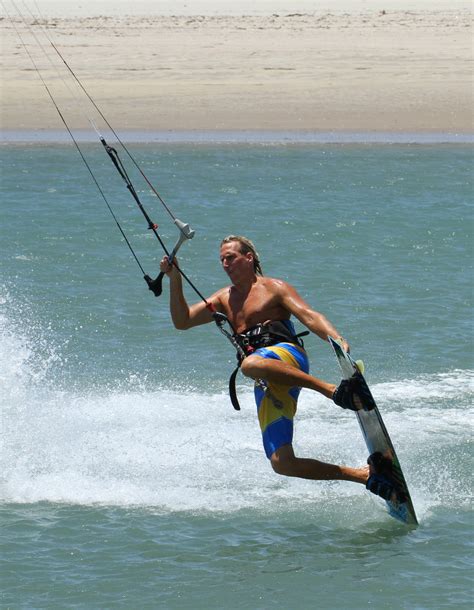 How to Dark Slide Grab | Kitesurfing Technique » Intermediate | Free Kitesurfing Magazine Online ...