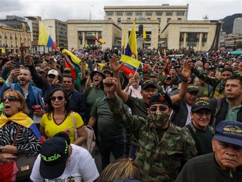 Protesta De Militares Y Polic As Retirados En Colombia Por Respeto A La