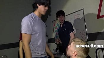 Deportistas Gangbang Un Perdedor Manguera Completa XVIDEOS