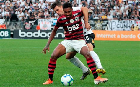 Recuperado Da Cirurgia Vitinho Pode Voltar Ao Time Titular Do Flamengo