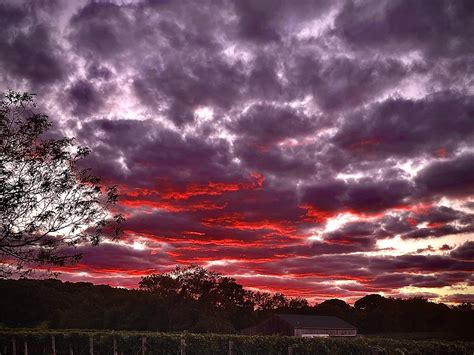 Ominous red clouds over Long Island : r/pics