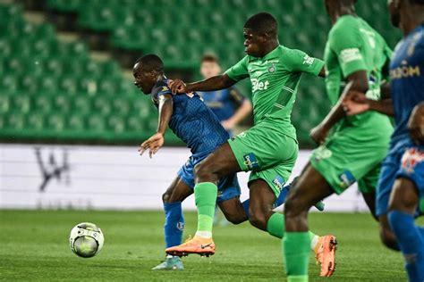 Ligue 1 battu Saint Etienne désormais relégable à une journée de la