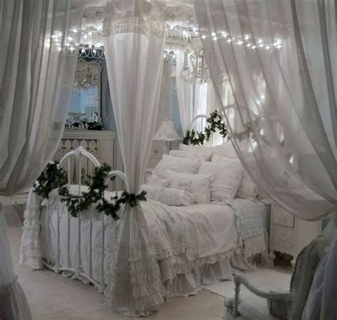 Awesome Christmas Bedroom Design 35 — Freshouz Home & Architecture ...