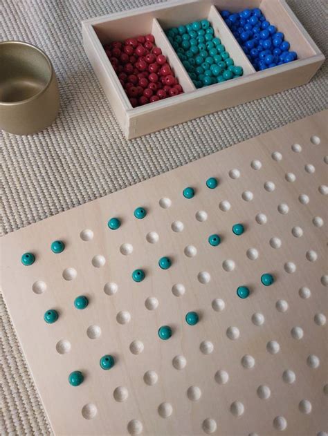 LA TABLA PERFORADA UN MATERIAL MONTESSORI DE MATEMÁTICAS Juegos y