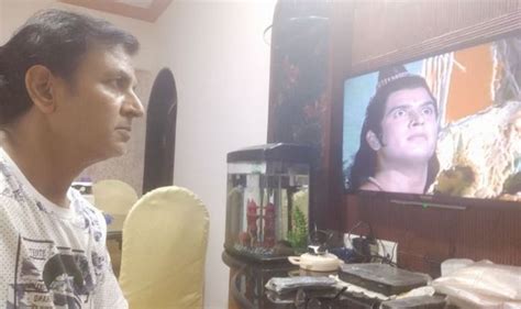 Ramayan’s Lakshman Aka Sunil Lahri Watches ‘Meghnath Vadh’, Netizen Advises Him to Not Sit Close ...