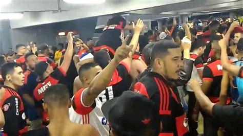 Festa Da Torcida Do Flamengo Na Descida Após A Vitória Contra O