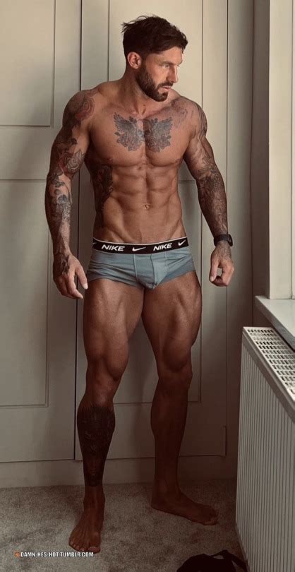 Damn Hes Hot Tumblr Tumbex