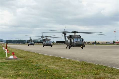 U.S. Army UH-60 Blackhawk helicopter flight crews with - PICRYL Public ...