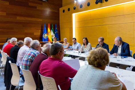 El Ayuntamiento y la Federación Isla de León trazan una hoja de ruta