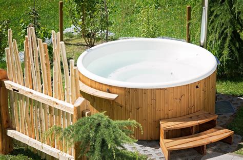 Het Verschil Tussen Een Hottub En Een Jacuzzi Bubbelkoning