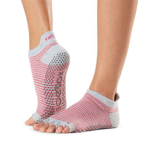 Toesox Low Rise In Hola Grip Yoga Pilates Barre Toe Socks Mad Hq