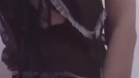 Asiática sexy em lingerie provocando buceta peluda para o papai Vídeo