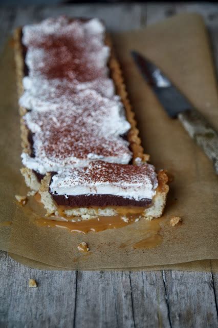 Crostata Con Caramello Al Burro Salato Ganache Al Cioccolato E Panna