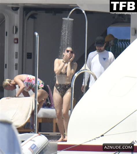 Jessica Biel Sexy Seen Flaunting Her Hot Bikini Body On A Yacht Alongside Justin Timberlake In