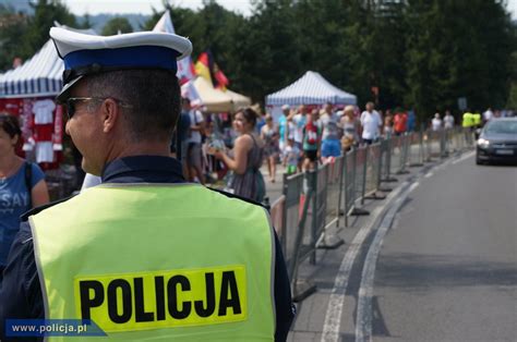 Policjanci zabezpieczali zawody w skokach narciarskich w Wiśle