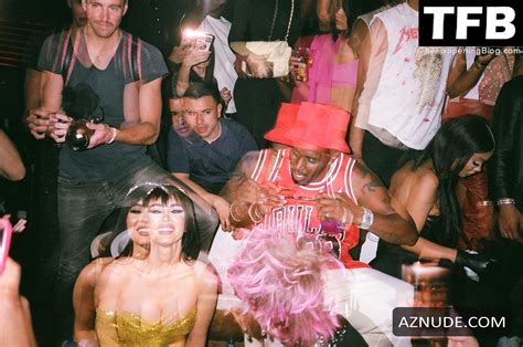 Megan Fox Sexy Seen Flaunting Her Hot Cleavage At Her Birthday Alongside MGK In Las Vegas AZNude