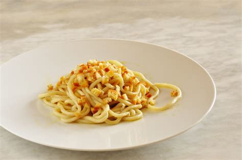 Pici All Aglione A Traditional Tuscan Recipe Mamablip