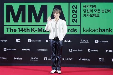 Idol Kpop Tampil Stunning Di Red Carpet Melon Music Award