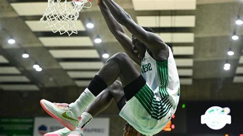 Basket Nanterre Limine Lasvel Et Rejoint Bourg En Demies De La