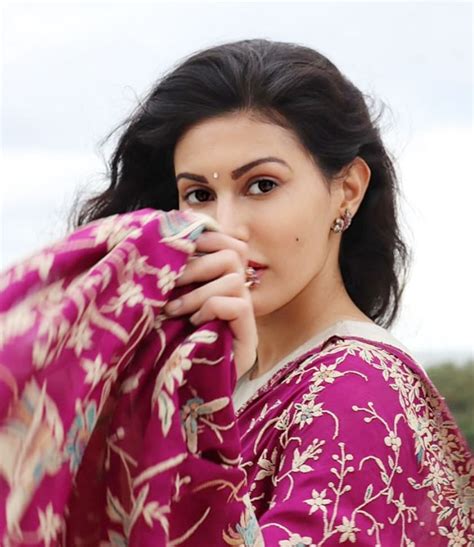 Actor Amyra Dastur Wears Beautifully Printed Pink Saree With Backless