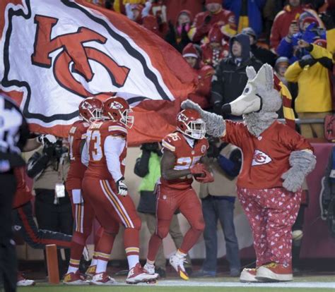 Super Bowl LVII: How Kansas City Chiefs mascot KC Wolf nearly died on the job - Los Angeles Times