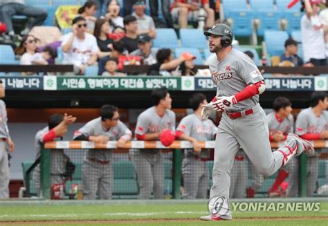 Sk 로맥 3만호 홈런 Kbo 프로야구 출범 37년 만에 달성