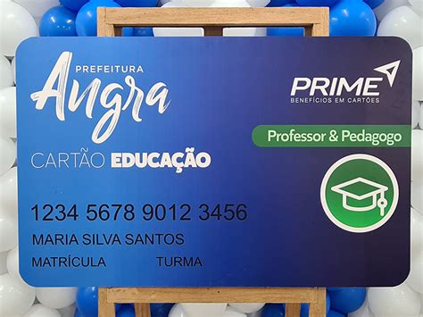 Angra inicia entrega do Cartão Educação para professores Prefeitura