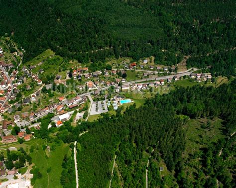 Luftbild Höfen an der Enz - Dorf - Ansicht am Rande von Waldgebieten in ...