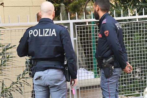 Bologna Precipita Dal Quarto Piano E Muore FOTO