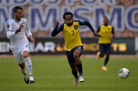 Ecuador Consigue Su Primer Triunfo Tras Vencer A Uruguay Por