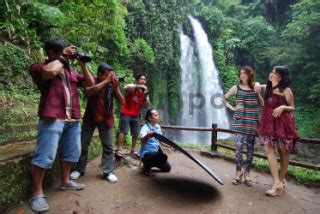 Fotografer Di Lokasi Wisata Air Terjun Jumog Karanganyar DATATEMPO