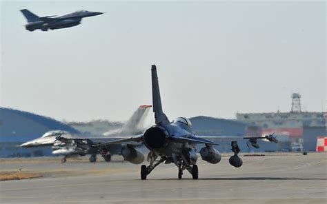 A Group Of F 16 Fighting Falcons At Misawa Air Base Flickr