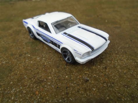 Ford Mustang Fastback Hot Wheels
