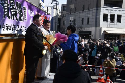 貴景勝、v報告会で約2000人に誓い「大阪で夢でもある横綱に向かって気迫ある相撲を取りたい」 大相撲写真ニュース 日刊スポーツ