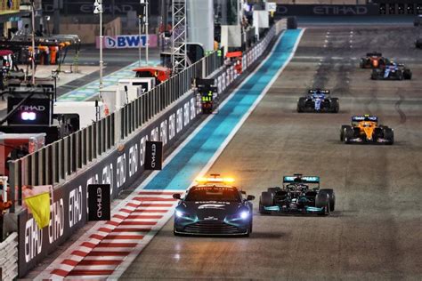 Pilotos Da F Estranham Decis O Pol Mica Safety Car Em Abu Dhabi