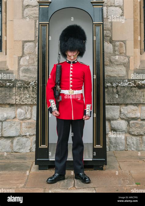 English guard hi-res stock photography and images - Alamy