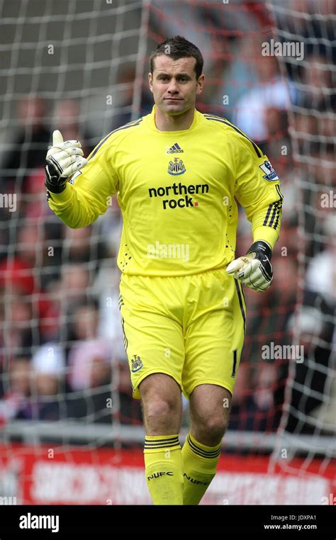 SHAY GIVEN NEWCASTLE UNITED FC STADIUM OF LIGHT SUNDERLAND ENGLAND 25 ...