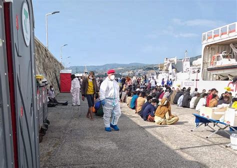 Migranti Nave Diciotti Arrivata A Reggio 471 Andranno A Gallico 200