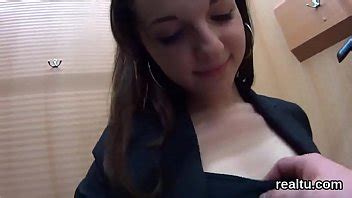 Luscious chaton tchèque se laisse séduire dans le supermarché et percé dans pov XVIDEOS