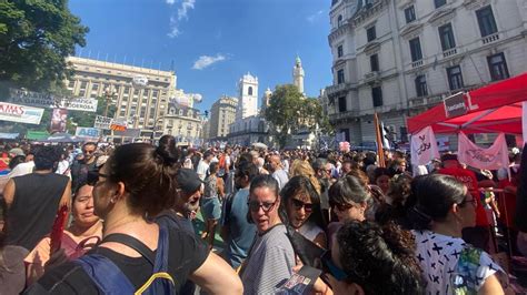 Una Multitud Marchó A Plaza De Mayo En El Primer Día De La Memoria Del