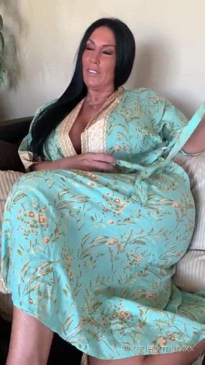 Milf Zeigt Ihre Dicken Titten XHamster