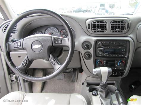 2005 Chevrolet Trailblazer Ext Lt 4x4 Light Gray Dashboard Photo