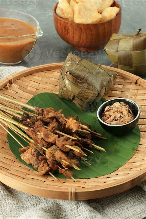 Sate Padang, Indonesian Cuisine Padang Beef Satay 24502151 Stock Photo at Vecteezy