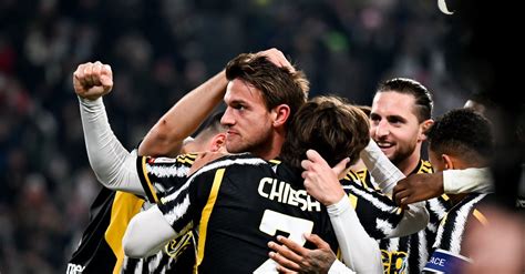 Serie A Juventus Frosinone 3 2 Rugani Nel Recupero Regala I Tre Punti