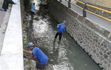 Antisipasi Musim Penghujan DPUPR Denpasar Lakukan Pembersihan Kawasan